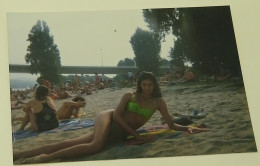 Hot Girl On The Beach - Anonyme Personen