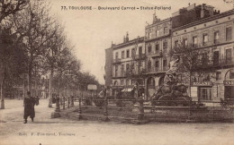 31 , Cpa  De TOULOUSE , 77 , Boulevard Carnot , Statue Rolland (15443) - Toulouse