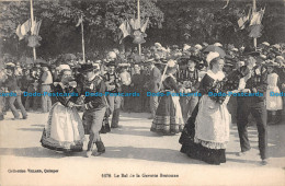 R106982 Le Bal De La Gavotte Bretonne. Villard - Mundo