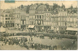 02.ST QUENTIN.LES PRUSSIENS SUR LA GRANDE PLACE EN 1871.PLIE - Saint Quentin