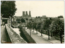 02.LAON.n°122.BOULEVARD MICHELET LA CATHEDRALE.CPSM - Laon