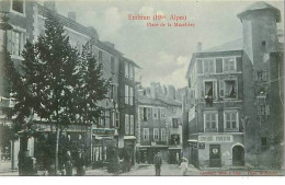 05.EMBRUN.PLACE DE LA MAZELIERE.LIBRAIRIE PAPETERIE.... - Embrun