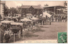 03.VICHY.LE CHAMP DE COURSES, LES VOITURES ET LES .......... - Vichy