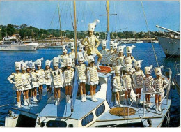 06.JUAN.MINI-MAJORETTES D'ANTIBES DANS LE PORT GALLICE A JUAN.CPSM - Juan-les-Pins