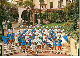 06.GROUPE DE MAJORETTES DANS LES JARDINS DE LA PARFUMERIE MOLINARD.CPSM - Other & Unclassified