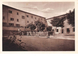 13. N° 200088 . MARSEILLE . MONASTERE DU REFUGE GRANDE COUR DE RECREATION . CPSM . 14,5 X 10,5 - Zonder Classificatie