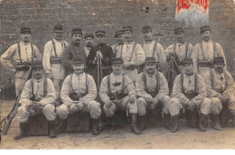 02 - N°63898 - LAON - Militaires Cate Photo - Laon