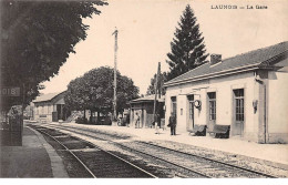 08 .n°109496 . Launois . Train . La Gare . Vue D Ensemble . - Sonstige & Ohne Zuordnung