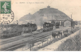 10 .n°108192 . Troyes . Train . La Gare .le Depot Du Chemin De Fer . - Troyes