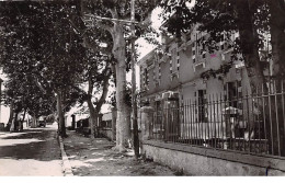 13 .n°108208 . Saint Cannat . L Ecole Des Filles .vue D Ensemble . - Autres & Non Classés