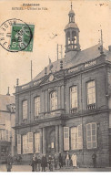 08 .n°108184 . Rethel . L Hotel De Ville .villageois . - Rethel