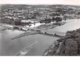 03. N°101765 . Cpsm .10x15 Cm .vichy .vue Aerienne Du Pont Sur L Allier . - Vichy