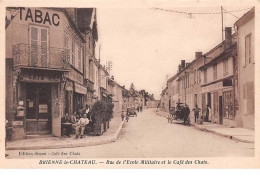 10 . N° 101018. Brienne Le Chateau. Rue De L Ecole Militaire Et Le Cafe Des Chats - Autres & Non Classés