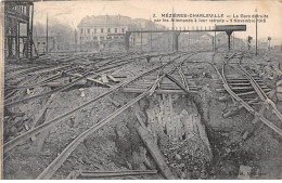 08 - MEZIERES CHARLEVILLE - SAN25165 - La Gare Détruite Par Les Allemands à Leur Retraite - 9 Novembre 1918 - Charleville