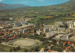 05 - GAP - SAN23276 - Vue Aérienne - Au Premier Plan Le Stade - CPSM 15X10,5 Cm - Gap