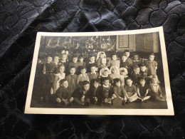 P-751 , Photo , Groupe De Petits Enfants Devant Un Sapin De Noël , Petites Filles En Infirmières, 1951 - Orte