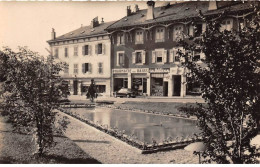 01 - DIVONNE LES BAINS - SAN32819 - La Rue Des Bains - CPSM 14X9 Cm - Divonne Les Bains