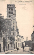 02 - SOISSONS - SAN38441 - La Rue De La Buerie à Gauche Maison Style Renaissance Et La Cathédrale - Soissons