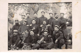 02 - N°83245 - SOISSONS - Militaires - Carte Photo - Soissons