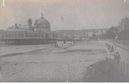 06 - N°83252 - NICE - Plage, Et Bâtiment - Carte Photo - Autres & Non Classés