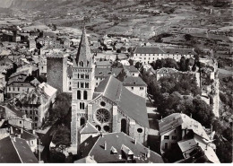 05 . N°sac10028 . EMBRUN . Vue D'ensemble N°1 . En Avion Au Dessus De . Cpsm 10X15 Cm . Lapie - Embrun