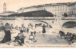 06 - NICE - SAN56626 - Les Blanchisseuses Du Pavillon Et Le Pont Vieux - Petits Métiers