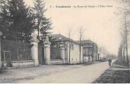 10 - VENDEUVRE - SAN56754 - La Route De Troyes - L'Usine Nicot - Autres & Non Classés
