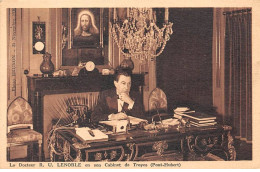10 - TROYES - SAN56763 - Le Docteur R.U. Lenoble En Son Cabinet - Pont Hubert - Troyes