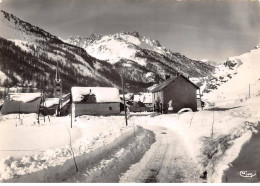 05 . N° Kri10042. Nevache .l'entrée Du Village. N° 512 . .edition Combier . Cpsm 10X15 Cm . - Andere & Zonder Classificatie