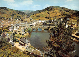 12 . N° Kri11331 . Estaing  . Vue Generale Avec Le Pont Gothique .n° 12 . Edition Yvon . Cpsm 10X15 Cm . - Other & Unclassified