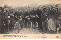 02 - VIC SUR AISNE - SAN45814 - Officiers Français Rapportant Des Casques D'Officiers Allemands Tués à La Bataille - Vic Sur Aisne