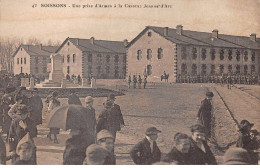 02 - SOISSONS - SAN50157 - Une Prise D'Armes à La Caserne Jeanne D'Arc - Soissons