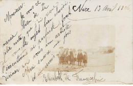 06 - N°85826 - NICE - Groupe D'enfants Sur La Plage - Carte Photo - Otros & Sin Clasificación