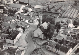 10 - SAN60325 - BAYEL - Vue Aérienne Sur La Place De L'Eglise Et La Verrerie - Combier 9535 - CPSM 10x15 Cm - Autres & Non Classés