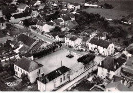 10 - SAN60316 - LONGCHAMP SUR AUJON - Le Monument Et La Place - Vue Aérienne - Combier 218-15 A - CPSM 10x15 Cm - Otros & Sin Clasificación