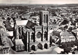 02 . N° Kri11253 . Soissons  . La Cathedrale  . N°3 . Edition Lapie . Cpsm 10X15 Cm . - Soissons