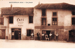 01-AM21409.Reyonnas.La Place.Café De La Place - Zonder Classificatie