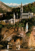 LOURDES - La Grotte Et La Basilique - Lourdes