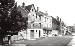 08. San67875. Vouziers. Rue Gambetta. "relai Des Ardennes". N° . Edition Combier . Cpsm 9X14 Cm. - Vouziers