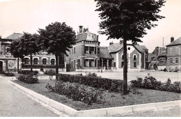 02. San67817. Hirson. L'Hotel De Ville. N°02.381.05. Edition La Cigogne . Cpsm 9X14 Cm. - Hirson