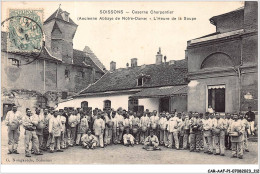 CAR-AAFP1-02-0057 - SOISSONS - Caserne Charpentier - L'heure De La Soupe - Soissons