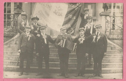 F1601  Carte Photo CLEURIE (Vosges)  Classe Conscrits 1924 - Hôtel De Ville De Remiremont  ++++++ - Sonstige & Ohne Zuordnung