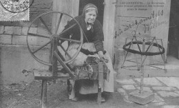 Les Ardennes - La Spouleuse - Vielle Femme Préparant Des Bobines Pour Le Tissage - Fileuse - Voyagé 1904 (2 Scans) - Andere & Zonder Classificatie