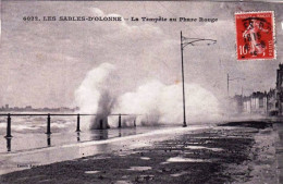 85 - Vendée -  LES SABLES D OLONNE -  La Tempete Au Phare Rouge - Sables D'Olonne