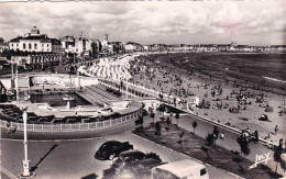 85 - Vendée - LES SABLES D OLONNE -  La Plage Et La Piscine - Sables D'Olonne