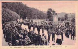65 - Hautes Pyrénées -  LOURDES - La Procession Aux Piscines - Le Saint Sacrement - Lourdes