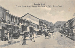 CPA CEYLON / COLOMBO STREET / A BUSY KANDY STREET SHOWIING BOUTIQUES OR NATIVE SHOPS / CEYLON - Sri Lanka (Ceylon)