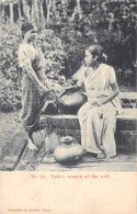 CPA CEYLON / NATIVE WOMEN AT THE WELL - Sri Lanka (Ceilán)