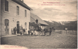 FR66 BOURG MADAME - Campistro 17 - Cour De La Gare - Diligence - Gros Plan - Animée - Belle - Andere & Zonder Classificatie