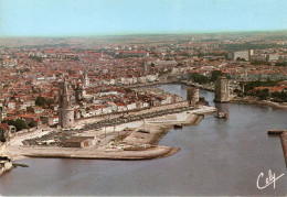 LA ROCHELLE - Entrée Du Port - Vue Générale - La Rochelle
